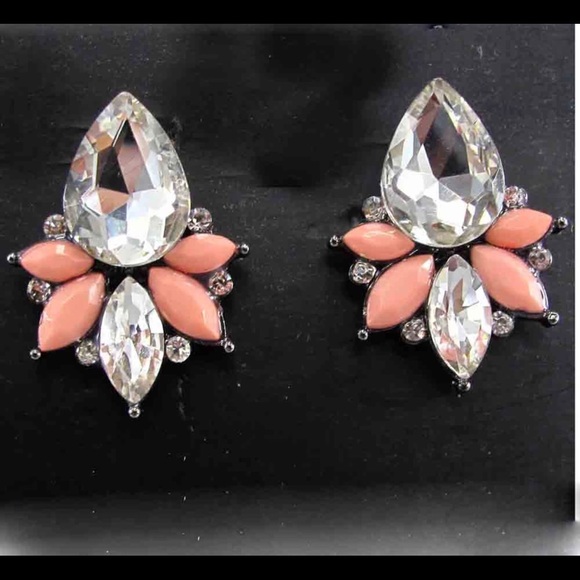 Jewelry - 💖Tear Drop Earrings💖